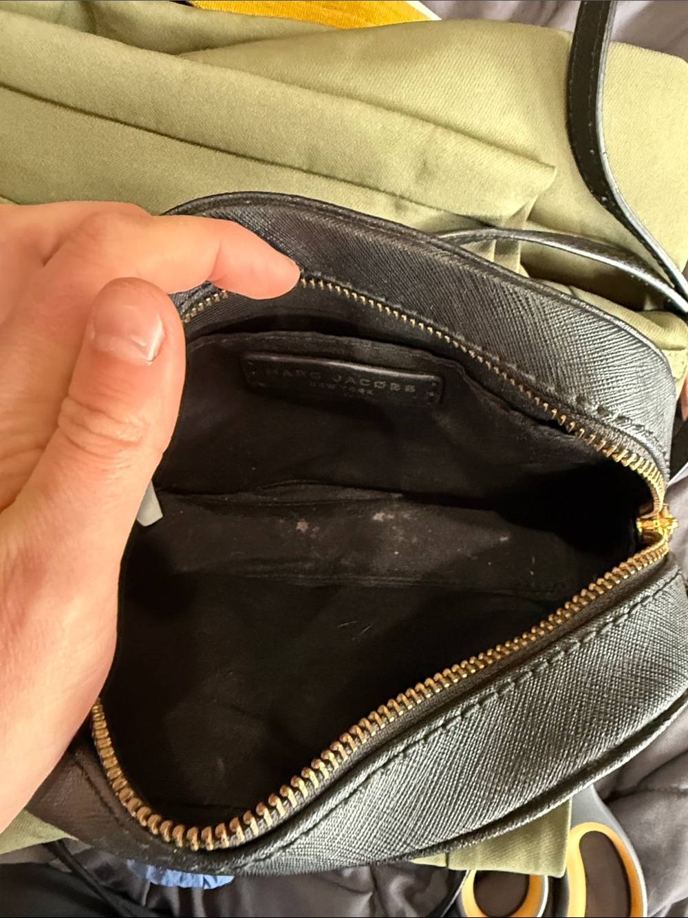 Marc Jacobs New York Black Crossbody Leather Purse - Picture 5 of 9